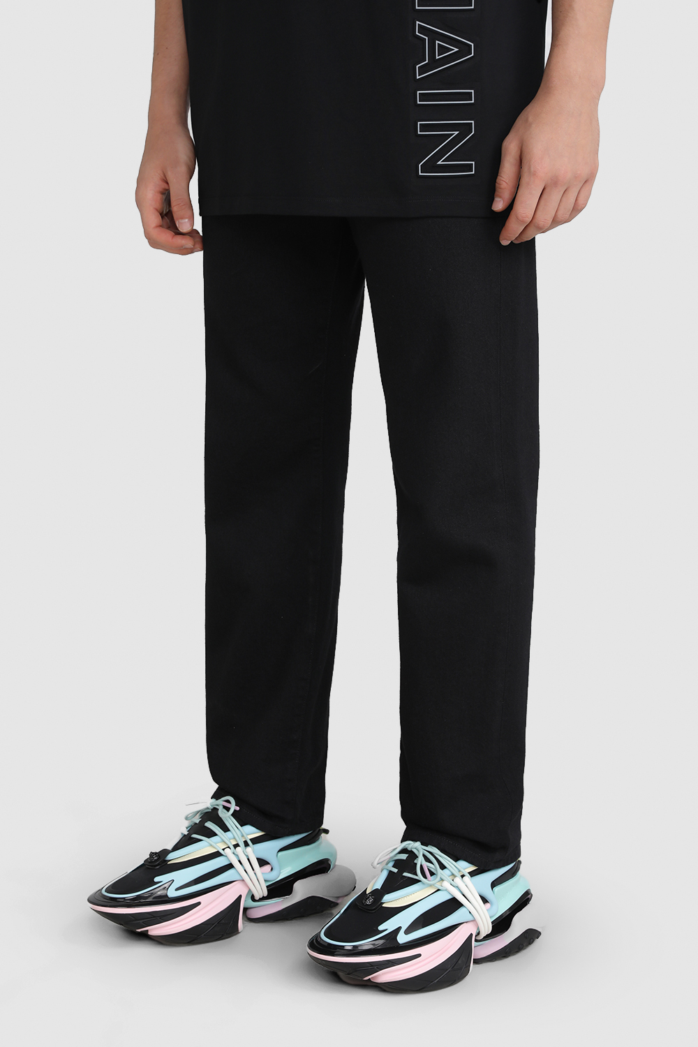 תמונת כל הלוק של נעלי סניקרס חד קרן